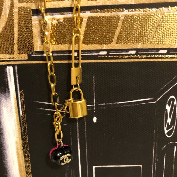 CHANEL Auth. Charm 3D Heart onto Love Lock Pendant Necklace SS … - Picture 3 of 13